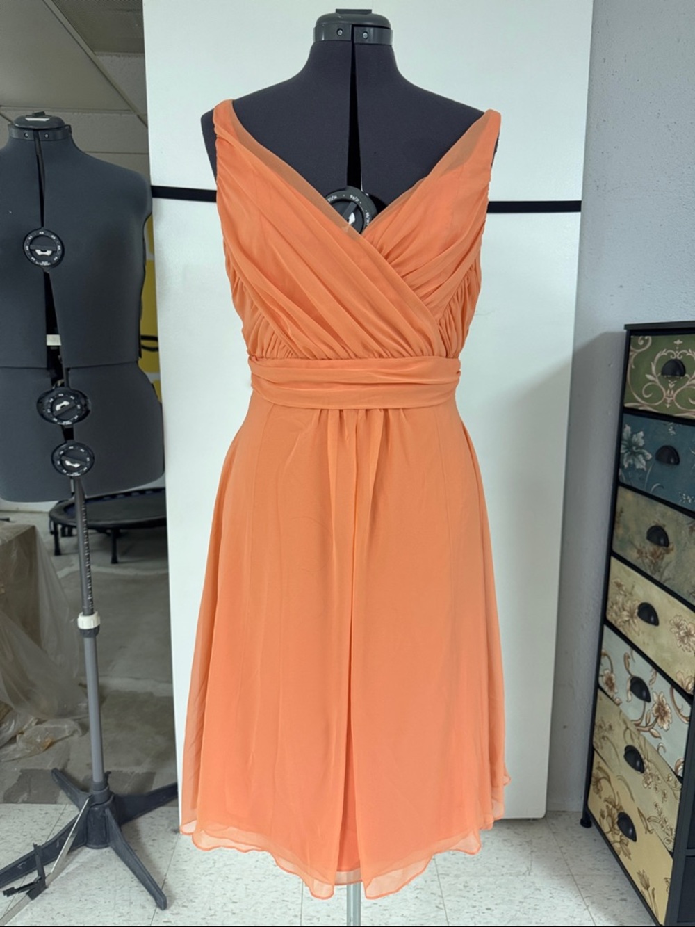 NWT Jim Hjelm Occasions Elegant Coral/Peach V-Neck Chiffon Dress